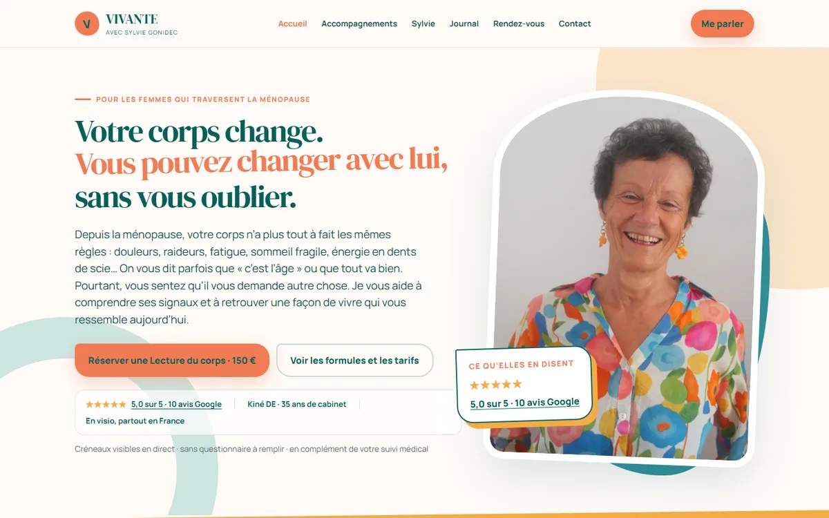 Page d'accueil du site VIVANTE de Sylvie, énergéticienne à Douarnenez : titre « Votre corps change. Vous pouvez changer avec lui, sans vous oublier », portrait souriant, bouton de réservation